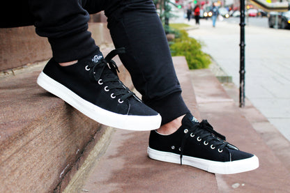 Fear0 NJ Retro Black/White Canvas Shoes: Your Path to Fearless Style